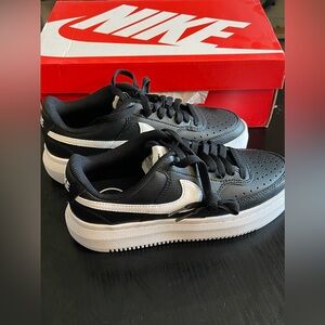 Nike shoes. Size 7.5 black and white